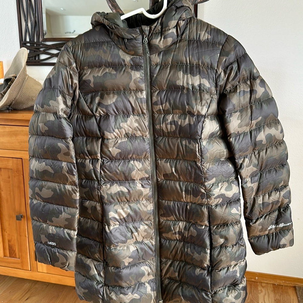 Eddie Bauer down coat w hood, PM